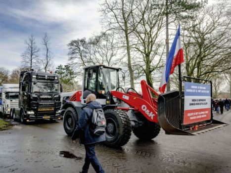 PICS: Farmers Defy Tractor Ban, Descend on Dutch Capitol to Protest Green Agenda Cull