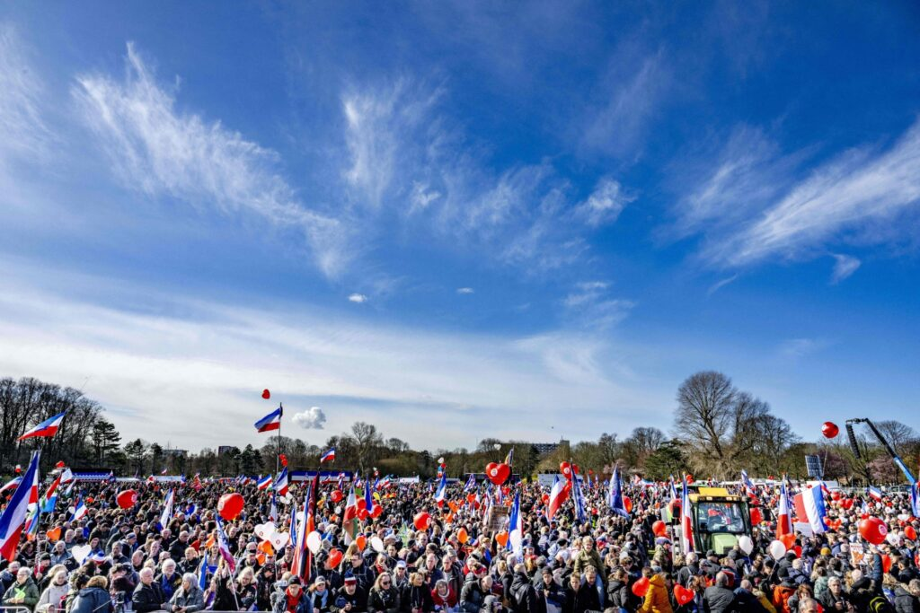 PICS: Farmers Defy Tractor Ban,Descend on Dutch Capitol to Protest Green Agenda Cull