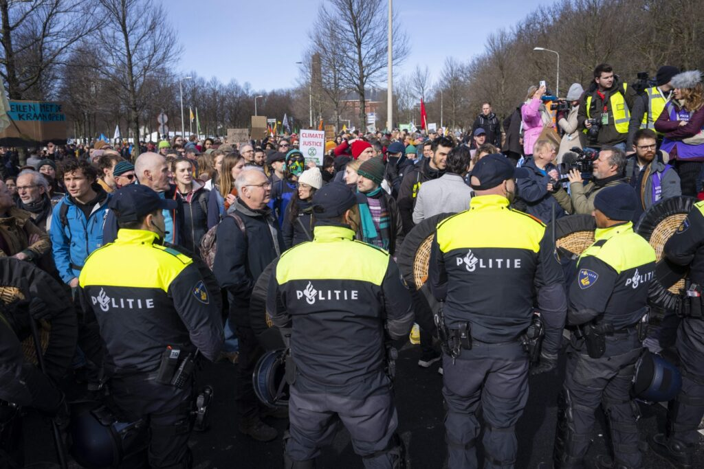 PICS: Farmers Defy Tractor Ban,Descend on Dutch Capitol to Protest Green Agenda Cull